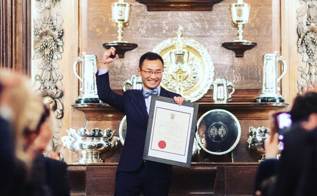 Gus Xu receiving his Master of Wine