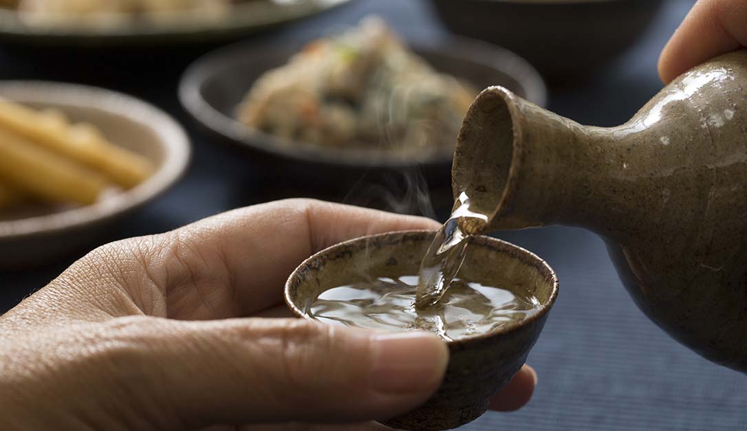 pouring sake